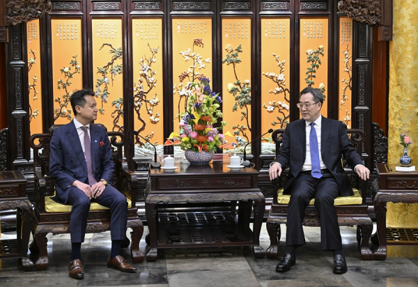 丁薛祥会见世界知识产权组织总干事邓鸿森.jpg